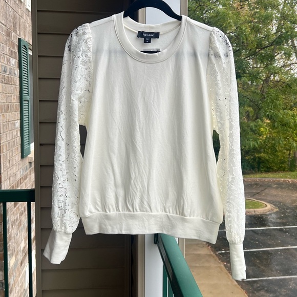 🆕 Karen Kane Lace Sweatshirt Top White Cream Medium Feminine Casual Sweater - Picture 4 of 14